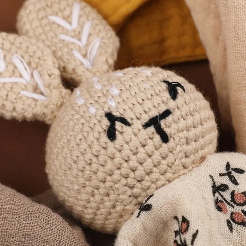 Doudou Lapin Bébé en Mousseline – Compagnon doux et rassurant